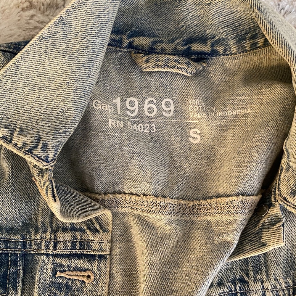Gap Light Denim Jacket - image 4